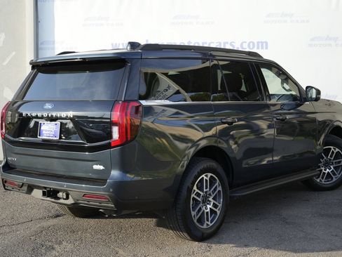 Used 2025 Ford Expedition Active RWD image 3