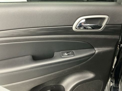 Used 2021 Jeep Grand Cherokee Laredo X image 9