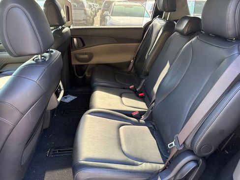 Certified 2025 Kia Carnival EX FWD image 21