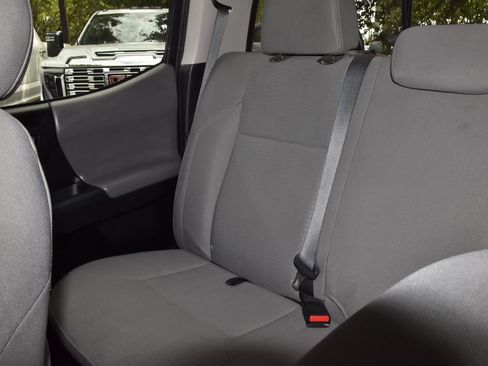 Used 2018 Toyota Tacoma SR5 AWD/4WD image 18