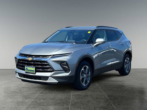Used 2025 Chevrolet Blazer LT w/ Convenience Package AWD/4WD image 4