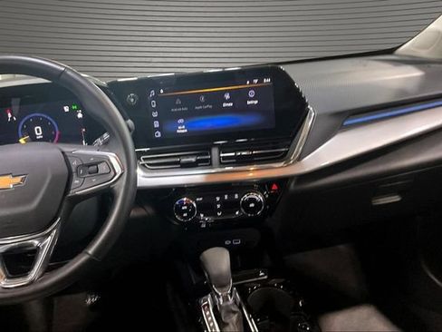 Certified 2025 Chevrolet Trax LT w/ LT Convenience Package FWD image 9