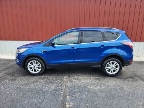 Used 2017 Ford Escape SE w/ Equipment Group 201A AWD/4WD image 2
