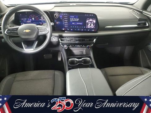 Used 2025 Chevrolet Traverse LT w/ Sun and Wheel Package FWD image 16