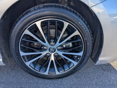 Used 2019 Toyota Camry SE image 12