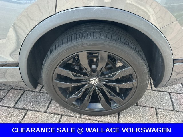 Used 2020 Volkswagen Tiguan SE R-Line FWD image 9