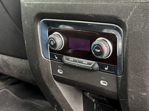 Used 2023 Chevrolet Suburban Premier image 16