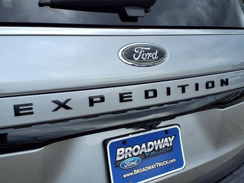 Used 2024 Ford Expedition Limited image 30
