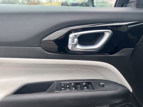 Used 2025 Jeep Compass Limited image 8