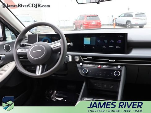 Used 2025 Hyundai Sonata SEL FWD image 13