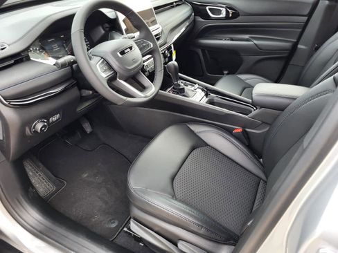 New 2026 Jeep Compass Latitude image 14