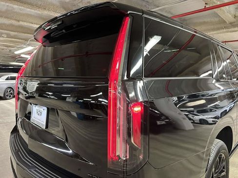 Certified 2022 Cadillac Escalade ESV Sport w/ Touring Package AWD/4WD image 9