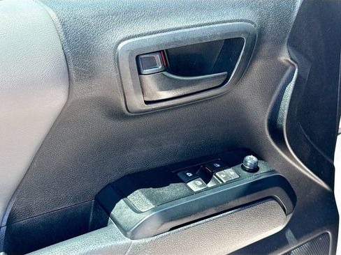 Used 2022 Toyota Tacoma SR RWD image 18