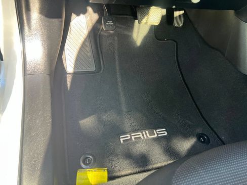 Used 2021 Toyota Prius L Eco FWD image 35