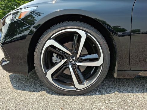 Used 2021 Honda Accord Sport image 9