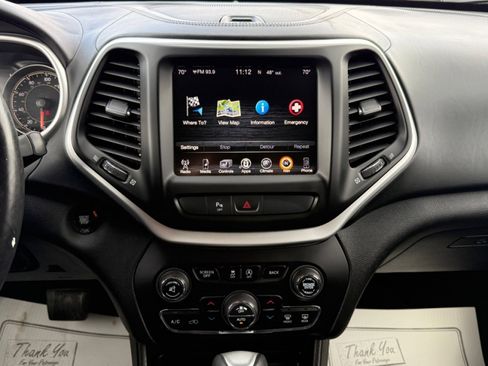 Used 2017 Jeep Cherokee Overland AWD/4WD image 13