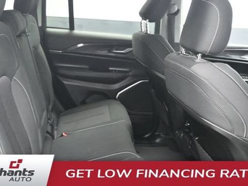 Used 2022 Jeep Grand Cherokee Laredo w/ Luxury Tech Group I AWD/4WD image 15