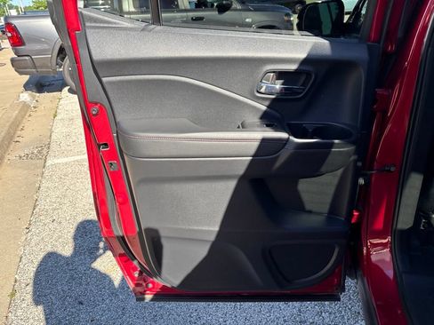 Used 2025 Honda Ridgeline Black Edition image 34