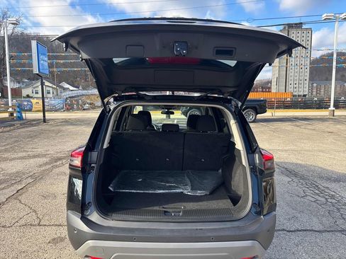 Used 2023 Nissan Rogue SV image 29