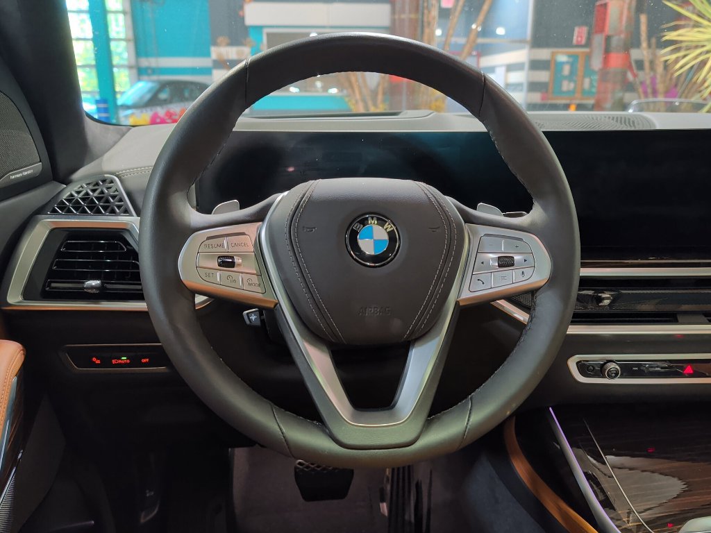 Certified 2026 BMW X7 xDrive40i AWD/4WD image 2