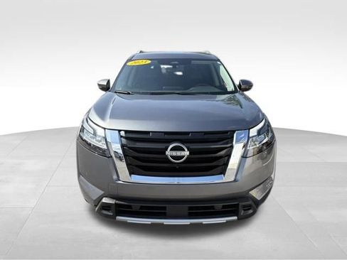Used 2023 Nissan Pathfinder SL FWD image 7