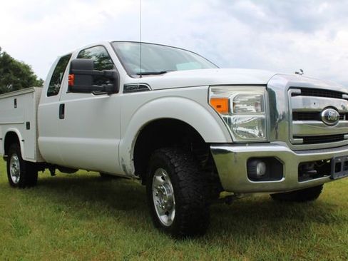 Used 2012 Ford F350 XLT w/ XLT Interior Pkg image 10