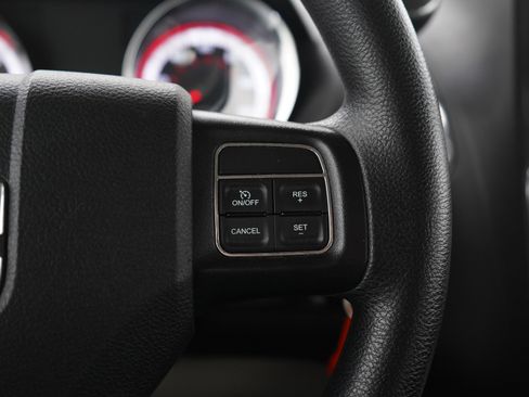 Used 2015 Dodge Grand Caravan American Value Package FWD image 26
