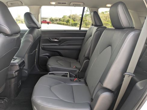 Used 2025 Toyota Grand Highlander AWD Hybrid image 18