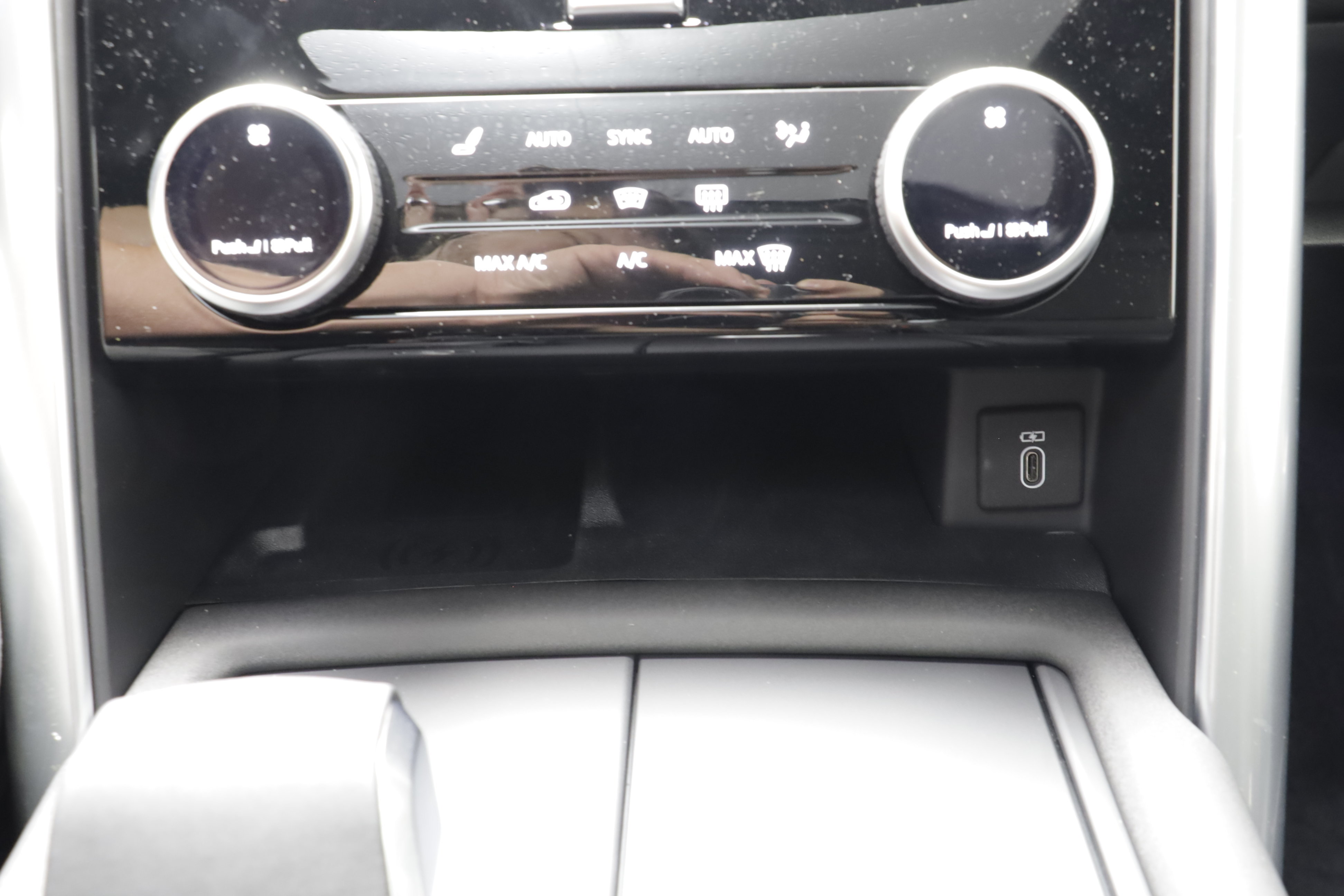 New 2026 Land Rover Discovery Limited Edition AWD/4WD image 15