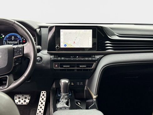 Used 2025 Toyota Camry SE image 16