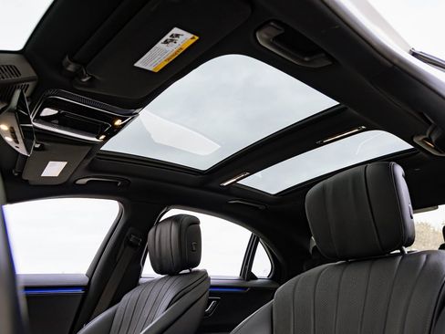 Used 2022 Mercedes-Benz S 580 4MATIC Sedan w/ AMG Line Package image 20