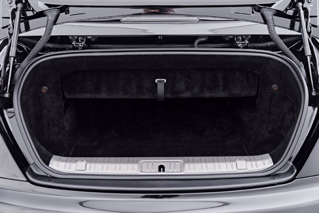 Used 2019 Rolls-Royce Dawn RWD image 30