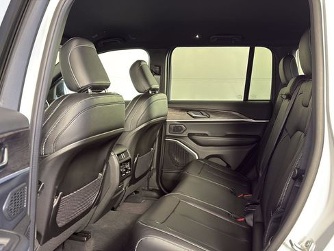 New 2026 Jeep Grand Cherokee Limited AWD/4WD image 9