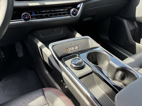 Used 2026 Chevrolet Equinox RS w/ Convenience Package III image 36