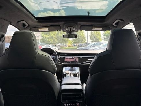 Used 2024 Audi SQ7 Prestige AWD/4WD image 9