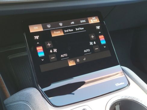 New 2026 Cadillac Vistiq Premium Luxury w/ LPO, Floor Liner Package AWD/4WD image 22