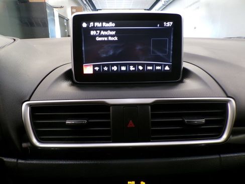 Used 2015 MAZDA MAZDA3 i Sport image 28