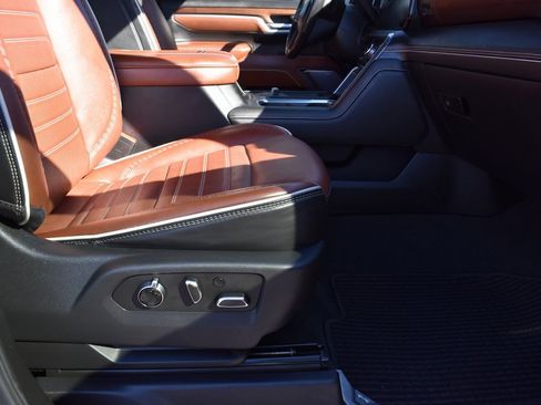 Used 2024 GMC Sierra 2500 Denali Ultimate w/ Max Trailering Package image 9