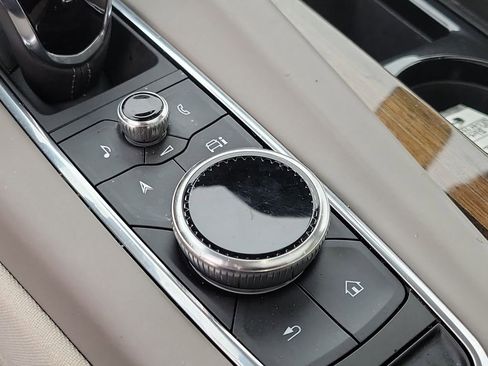 Certified 2022 Cadillac Escalade Premium Luxury Platinum image 36