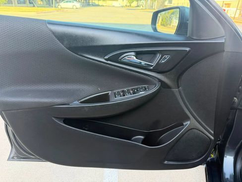 Used 2017 Chevrolet Malibu LT FWD image 22