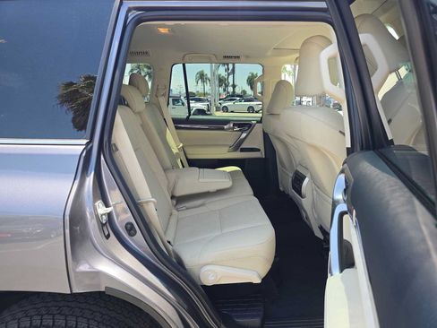 Used 2022 Lexus GX 460 Premium w/ Premium Package AWD/4WD image 12