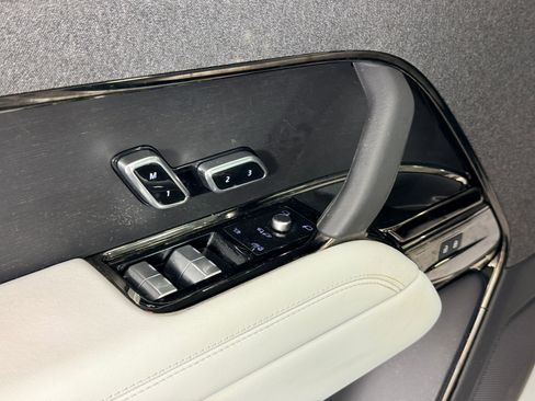 Used 2023 Land Rover Range Rover Sport SE image 19