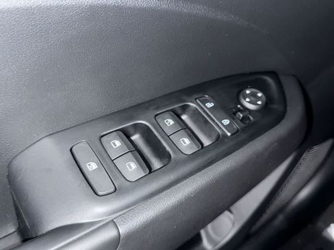Used 2024 Hyundai Venue Limited FWD image 21