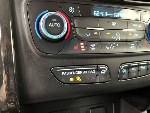 Used 2019 Ford Escape Titanium w/ U9j03 - Titanium Tow Package AWD/4WD image 23