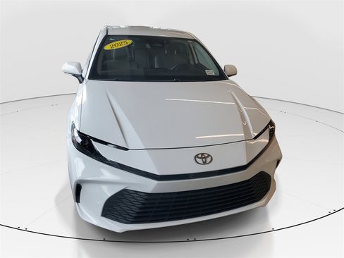 Used 2025 Toyota Camry LE w/ Convenience Package image 2