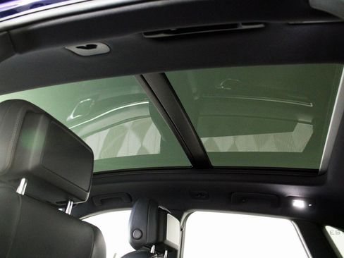 Used 2022 Porsche Macan w/ Premium Package Plus image 19