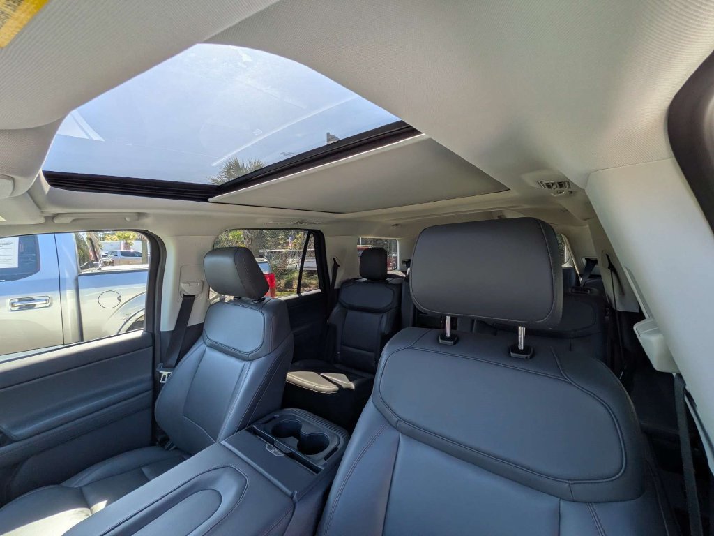 Used 2025 Ford Expedition Active AWD/4WD image 24