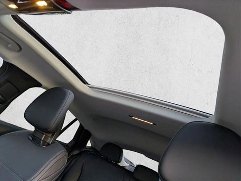 Used 2025 Mercedes-Benz GLC 300 4MATIC image 13