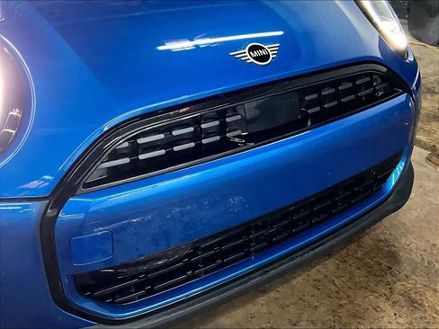 Certified 2025 MINI Cooper 2-Door Hardtop image 32