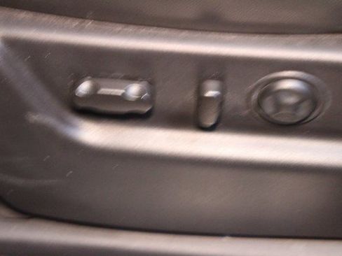 Used 2013 Chevrolet Avalanche LTZ image 20